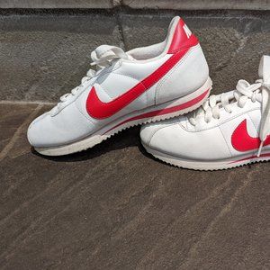 Nike Womens Classic Cortez sneaker